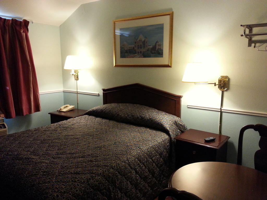 Queensway Motel Торонто Экстерьер фото