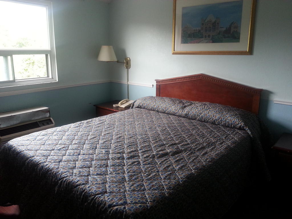Queensway Motel Торонто Номер фото