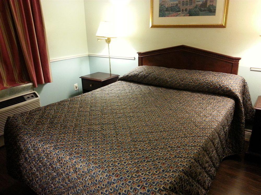 Queensway Motel Торонто Экстерьер фото